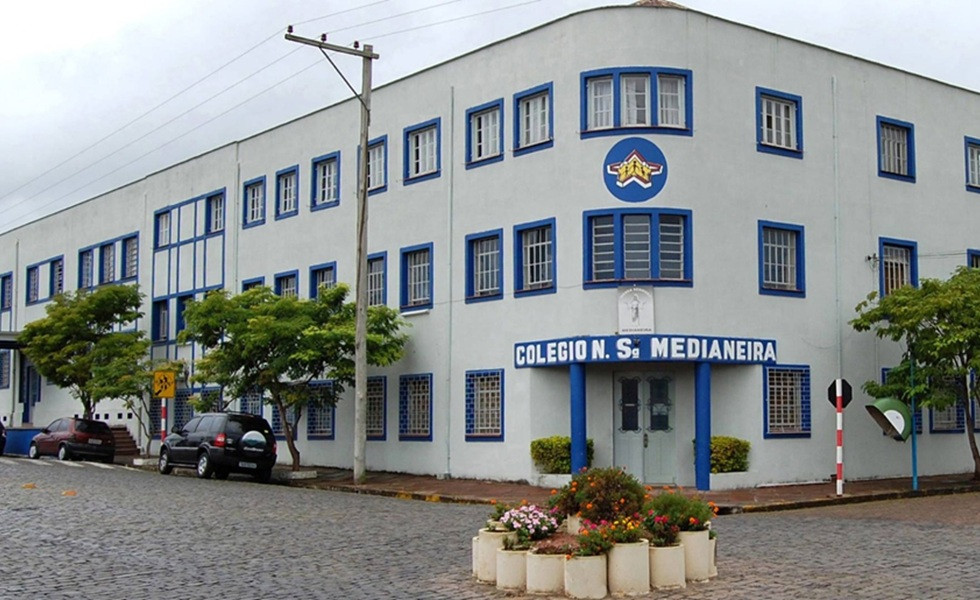 Colégio Medianeira, de Candelária, recebe homenagem do SINEPE/RS